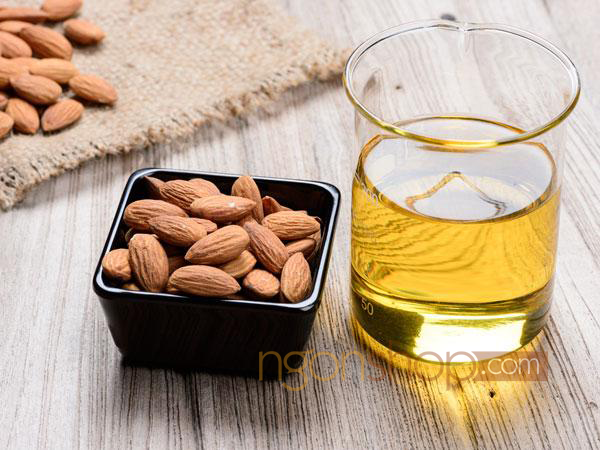 Dưỡng ẩm bằng dầu hạnh nhân