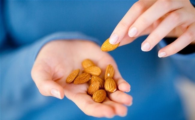bà bầu nên ăn bao nhiêu hạt hạnh nhân